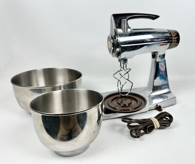 Sunbeam Mixmaster Chrome 275 Watt 12spd Beaters & 2 Bowls