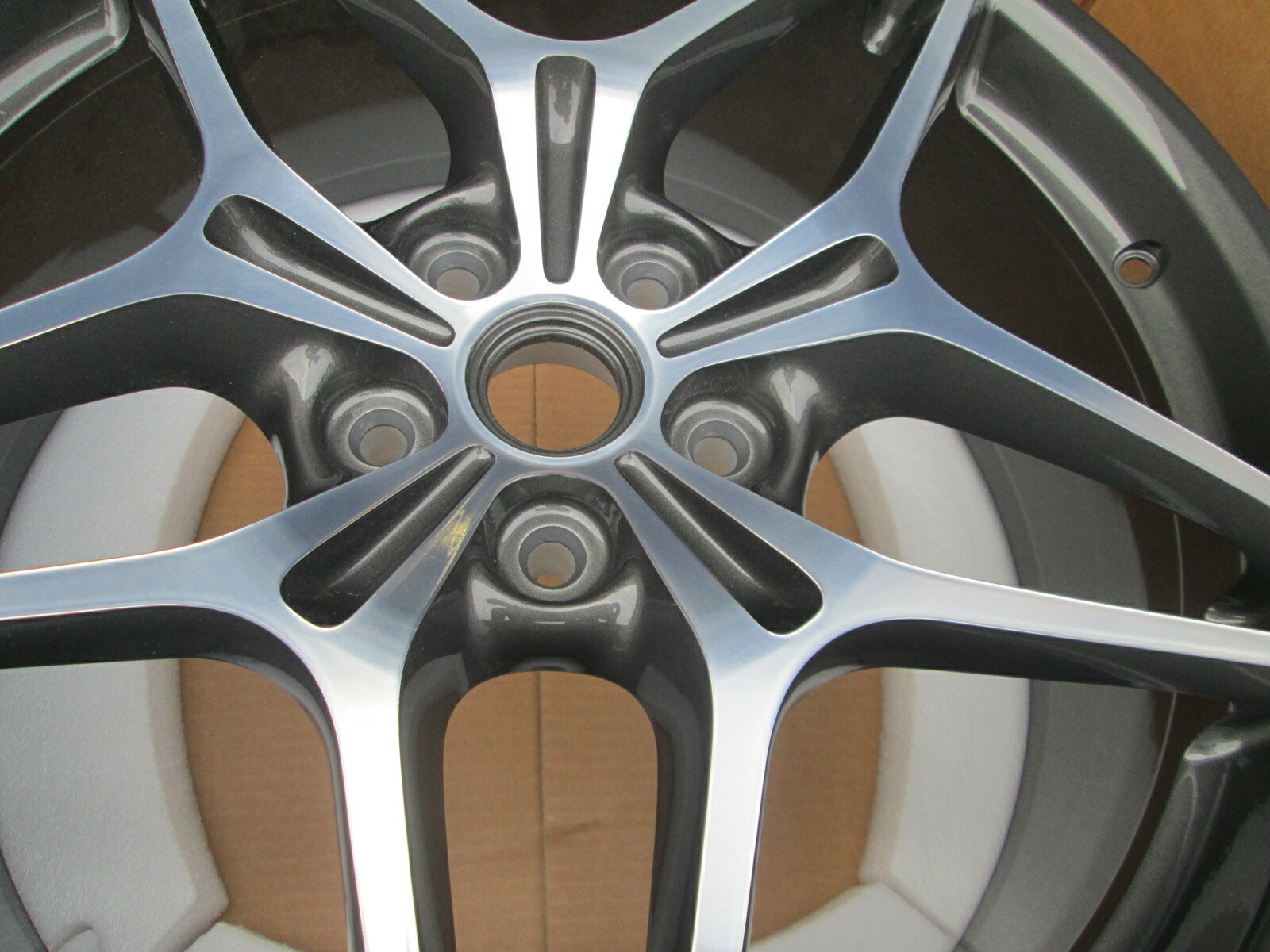 Ferrari California T   Wheel / Rim Set # 303333,  303335 8x20 Frnt -10x20 Rear