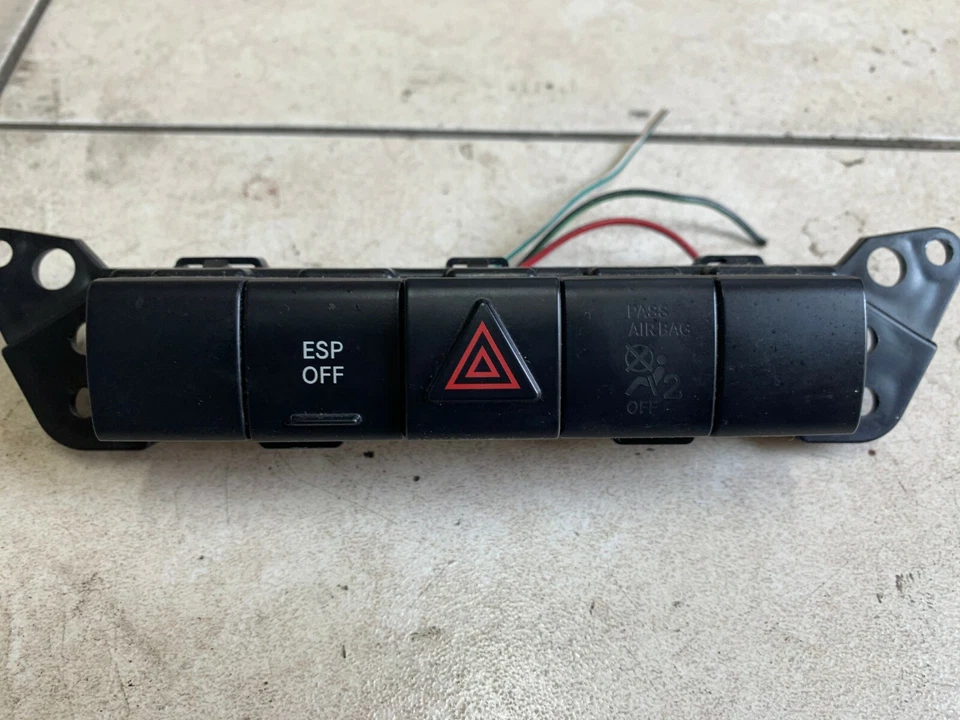 2007 JEEP COMPASS HAZARD SWITCH PANEL ESP OFF OEM 04602721AC - Imagem 2 de 4