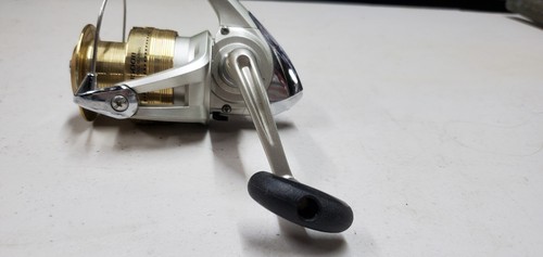 Diawa Sweepfire 3500B Spinning Fishing Reel 0.32-190 Ball Bearings Very Nice - Picture 4 of 8