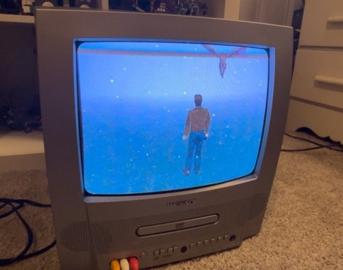 Magnavox MSD513F CRT TV DVD combo with remote (Doesn't read DVD'S)