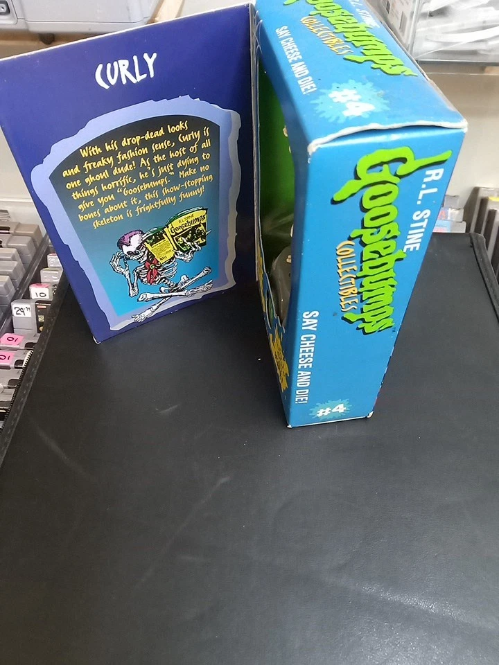 复古 1996 年 RL Stine Goosebumps #4 卷曲奶酪和模具灯声音人偶 — 第 3/4 张图片