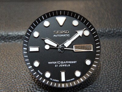 NEU SCHWARZES ZIFFERBLATT, ZEIGER & M.T TAG/DATUM 10BAR GROSSE TAUCHER SKX007...