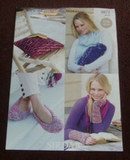Sirdar 9872 - Kiko Super Chunky slippers wrist w - knitting pattern - Adult (1)