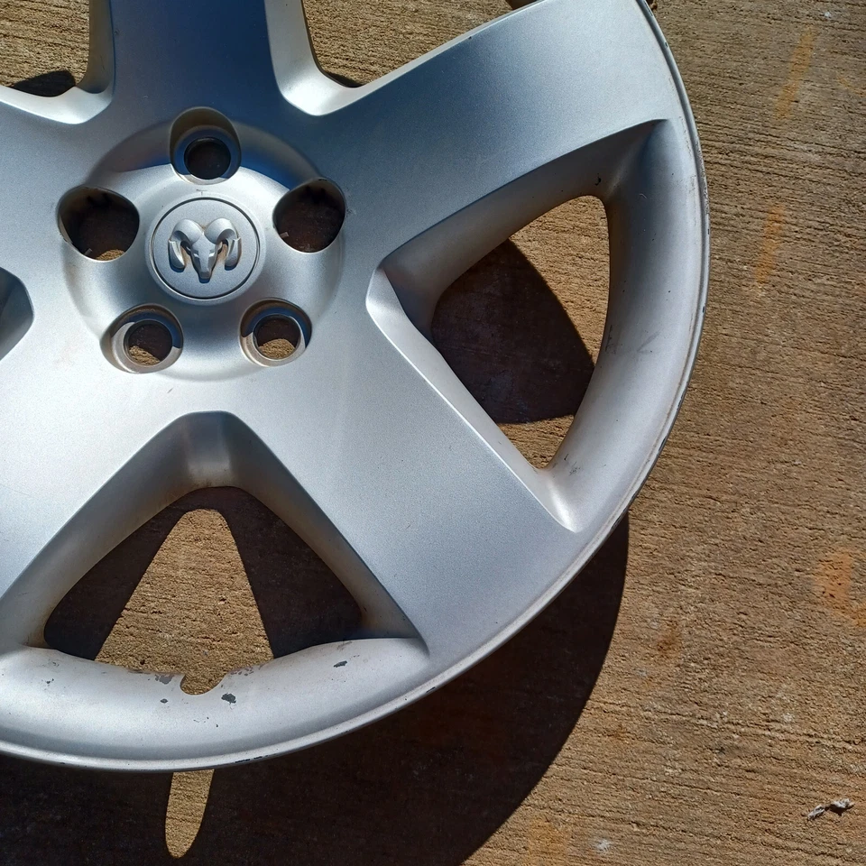 Tapacubos Dodge Charger Magnum 2008-2023 se adapta a rueda de 18" 0ZY74TRMAA, 8037 01 Foto 4 de 4