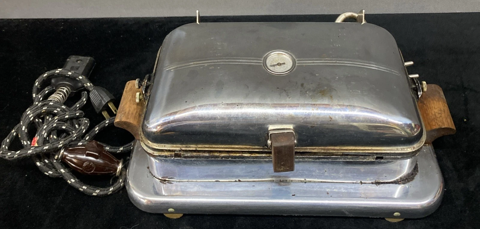Super Lectric Waffle Maker Grill Superior Electric Co Works Wood Handles Vintage
Opens in a new wind