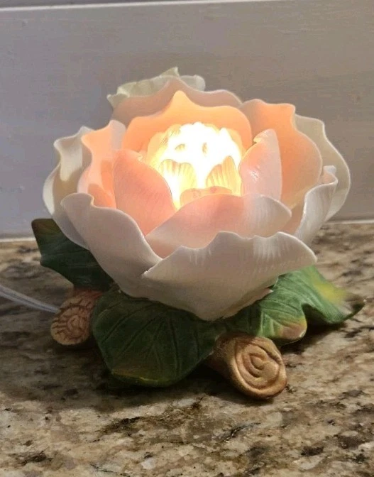 Vintage Magnolia Ceramic Ambient Light Floral MCM Hand Painted Desk Lamp - Image 3 of 4