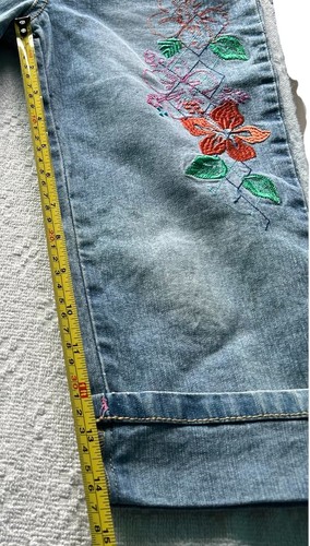 Circo girls light wash denim embroidered sequin cuffed capri jeans size 6X - Picture 10 of 21