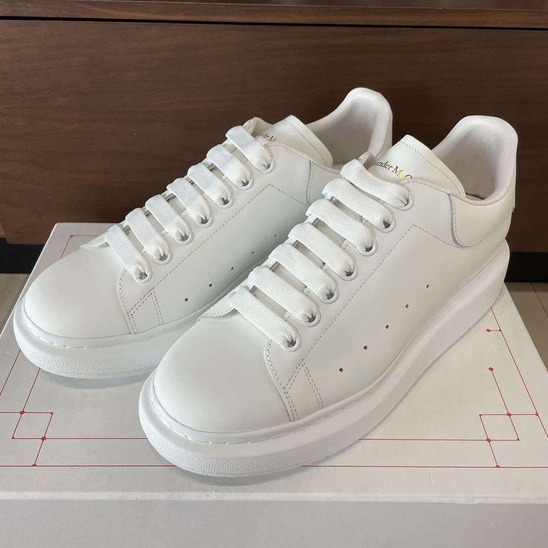 Authentic new Alexander McQueen 40 25cm white x white
