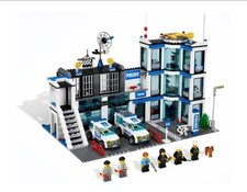LEGO City Town 7498 Police Station 100% Complete NO Manuals Retired READ!