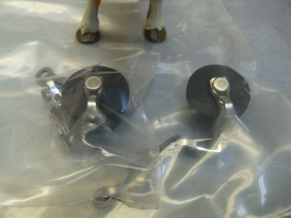 Glenair ms3180-12ca Circular MIL Spec Cap w/sash chain Size 12 Lot of 2 - Image 2 of 3