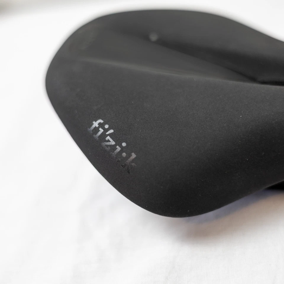 FIZIK ANTARES OPEN R1 REGULAR CARBON BRAIDED RAIL SADDLE - Image 2 of 4