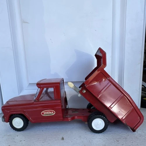 Tonka Jeep Dump Truck Pressed Steel Red Vintage Toy Collectible Classic Vehicle