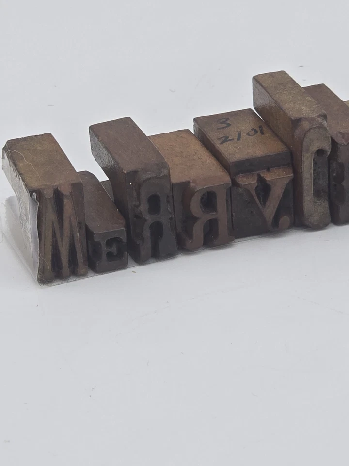 Bloques pequeños de letras "Feliz Navidad" de letras de Navidad Foto 2 de 4