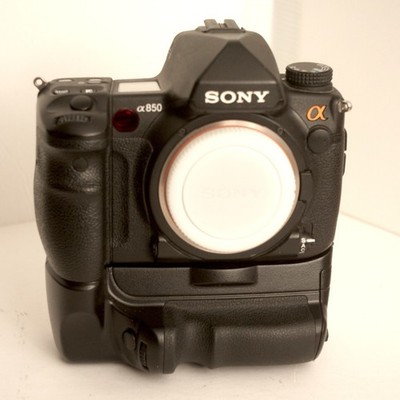 Sony Alpha A850 24.6MP DSLR Camera - 32,000 Shutter Actuations
