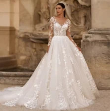Classic Full Wedding Dresses for Women Appliques A-Line Tulle Button Court Train