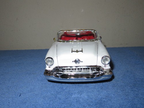 1955 OLDSMOBILE SUPER 88 1:18 WELLY OPENING HOOD, DOORS, & TRUNK - Picture 5 of 12