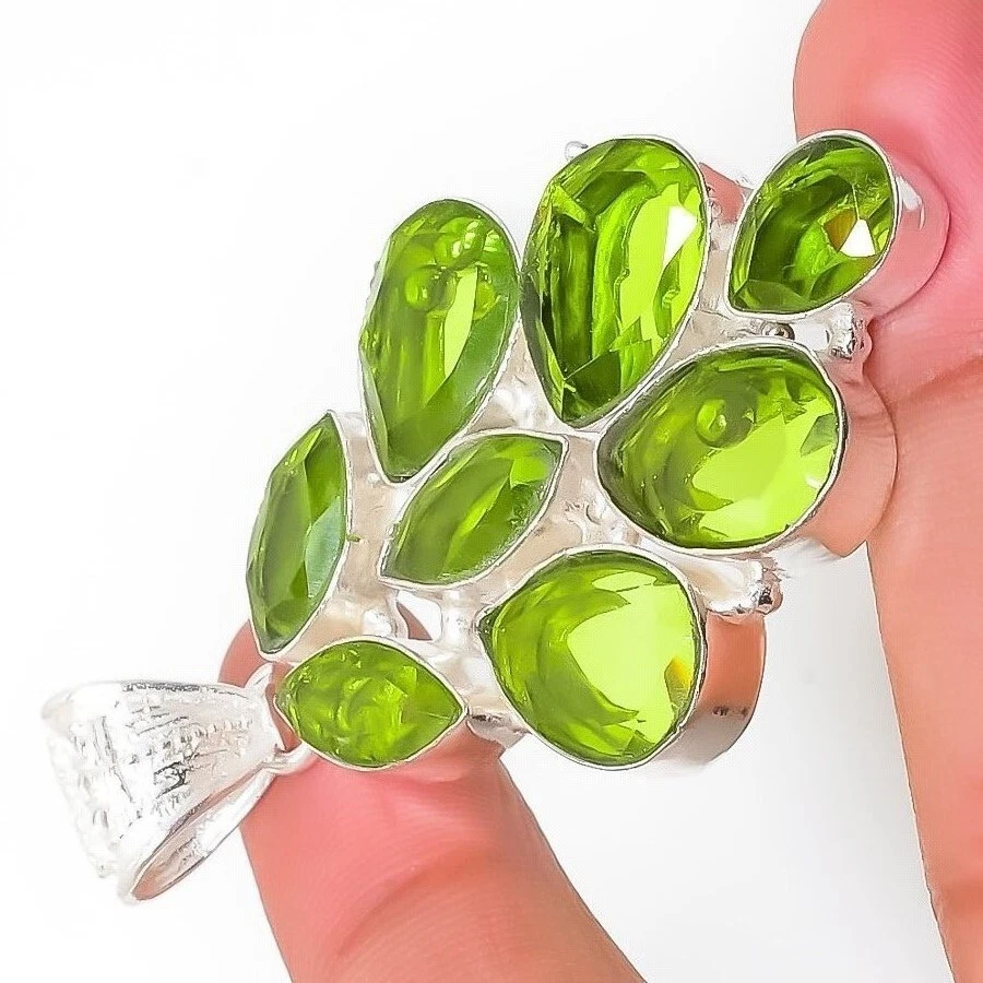 Colgante de joyería étnica de plata de ley 925 hecho a mano con piedras preciosas de peridoto verde Foto 4 de 4