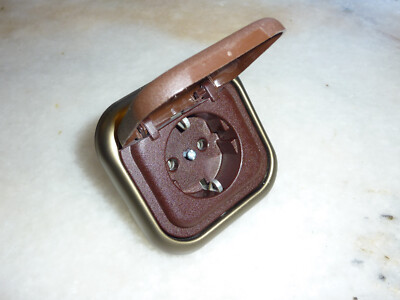 Busch & Jäger LX 1 Steckdose mit Deckel mahagonibraun + 1 Bronze 1-fach Rahmen