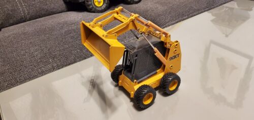 ERTL Case 90XT Diecast Skid Steer loader 1/16 Scale - Picture 2 of 10
