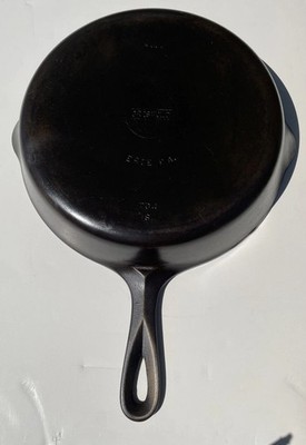 Griswold #8 Small Block Logo 704 S Cast Iron Skillet