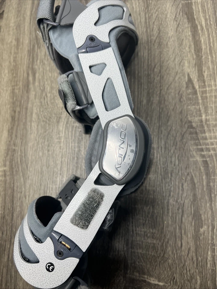 Rodillera DonJoy OA Nano Ajustador Lateral Izquierdo Talla Pequeña Foto 3 de 4