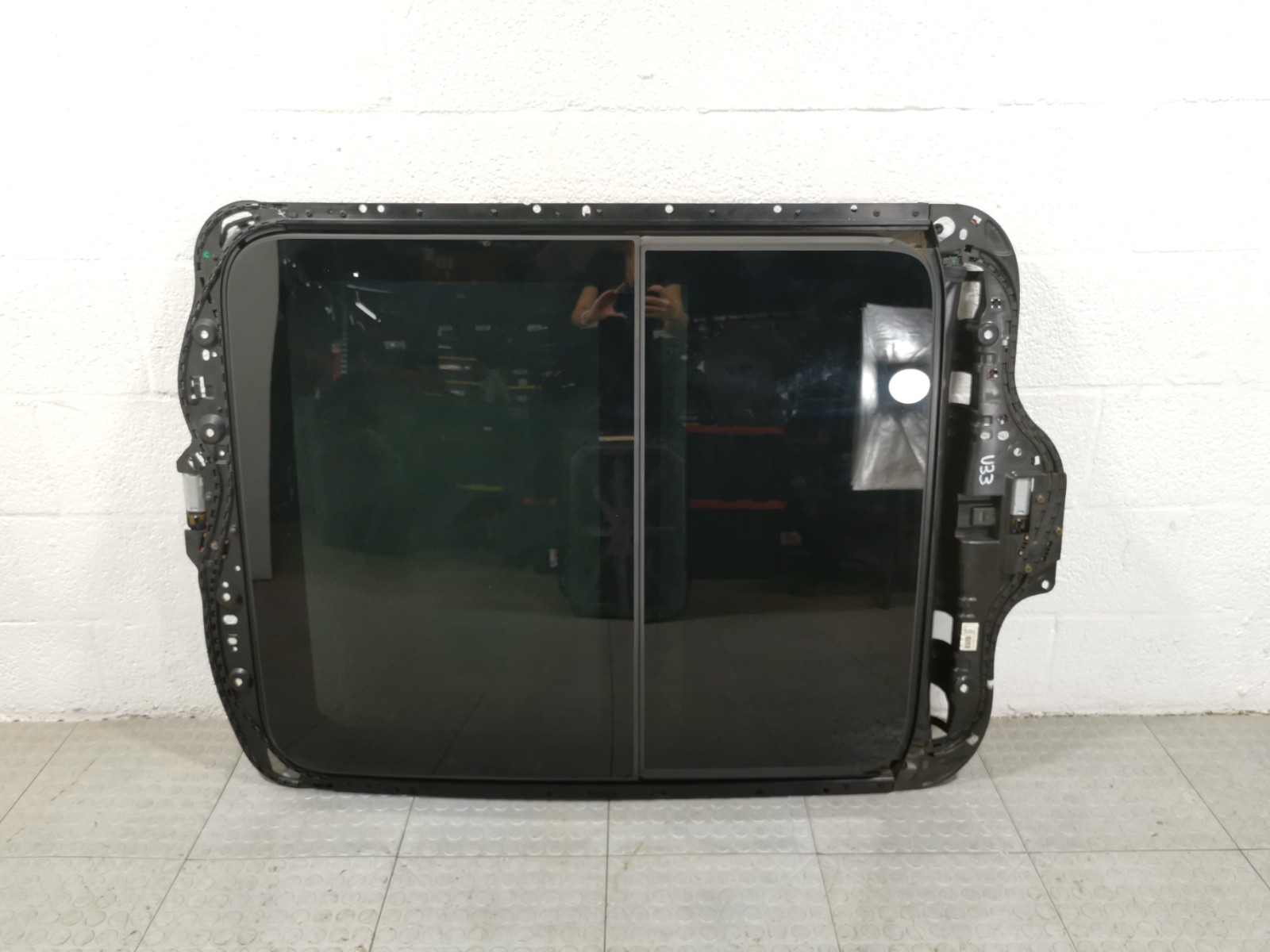 Maserati Levante 3.0L AWD Auto 2017 Panoramic SunRoof Window Glass Motor OEM