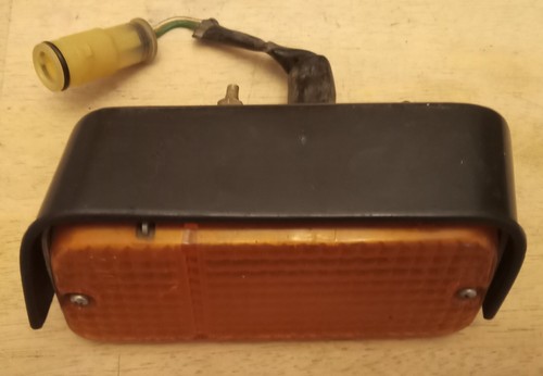 1980-1983 TOYOTA COROLLA PARKING / TURN SIGNAL LIGHTS (PAIR) - Picture 18 of 23