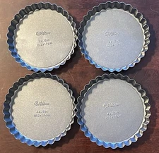LOT OF 4 WILTON 2-Piece MINI PIE PANS Tart Tartlet Small Metal
