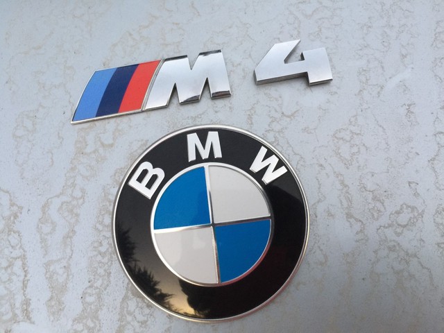 BMW F82 M4 logo badge emblem decal F32 F33 428i 435i 420i 425d 428d