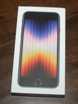 Brand New Black APPLE IPHONE SE 3RD GEN 2022 64GB VERIZON LOCKED Smart Phone