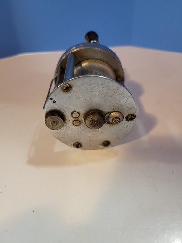 Vintage South Bend No. 550 Model G Anti Back Lash Baitcast Reel - Picture 4 of 4