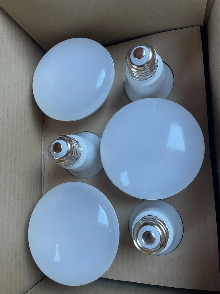 6 Pack! Amazon Basics BR30 LED Light Bulbs 65W EQL Daylight 5000K Dimmable NEW - Image 2 of 4