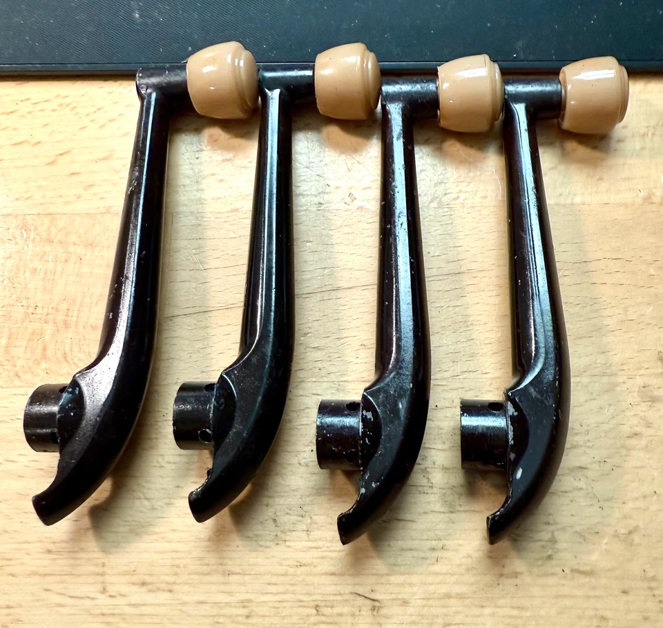 NORS 1939 1940 FORD DELUXE MANIVELA VENTANA MANIVELA 39 40 CIRCA 30S 40S RESTO VARILLA Foto 2 de 4