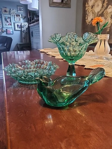 Fenton Green Glass Set Ruffled Vase Dish And Bird