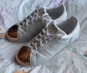 adidas rose gold toe superstar