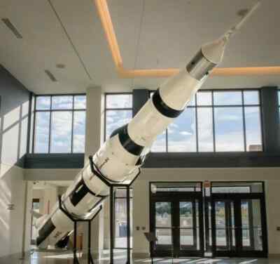 SATURN V 11 Fuß / 3600 mm 1/32 APOLLO 11 Display großes RAKETENMODELL MONTIERT