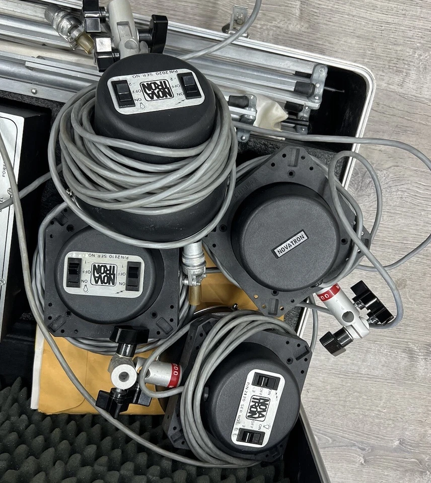 Novatron 1600 Plus Studio Light kit 4 Strobe Heads, 2 Umbrellas & Wires  4 Stand - Image 3 of 4