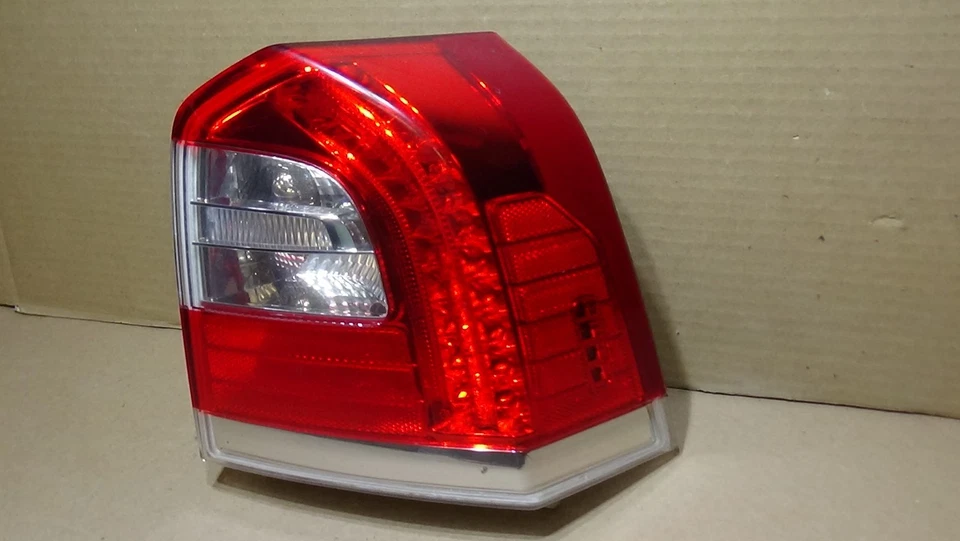 Luz trasera lateral derecha Volvo XC70 2014-2016 Foto 2 de 4