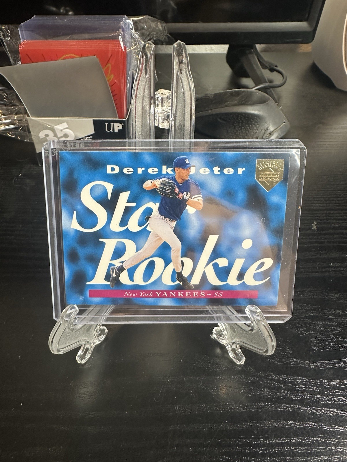 1995 Upper Deck - Derek Jeter #225 Electric Diamond Gold