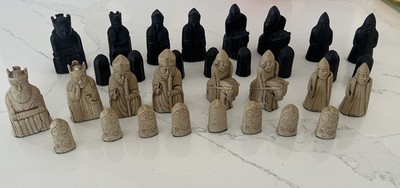 Isle of Lewis Schachfiguren Schachspiel König Höhe 9 cm. Resin, Filzboden.Nur Stück