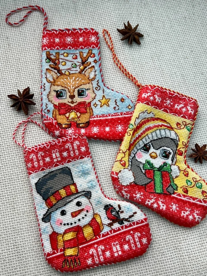 RIOLIS Counted Cross Stitch Kit 2239AC Weihnachtsstrümpfe, Set für 3 Strümpfe - Bild 3 von 4