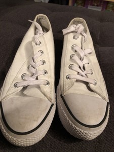 white canvas shoes size 5