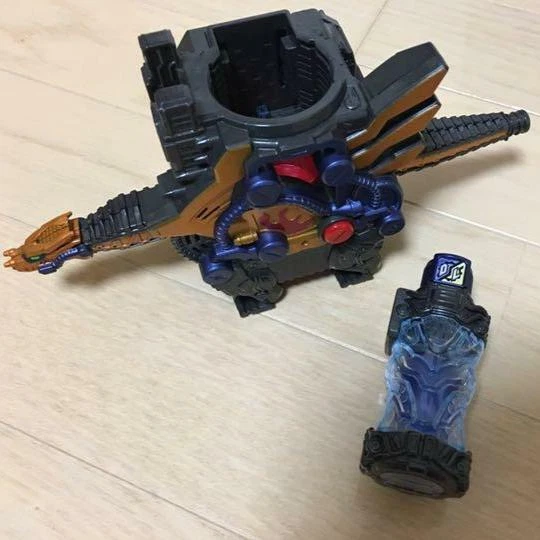 Kamen Masked Rider Build DX CROSS-Z DRAGON Transformation Full Bottle set Bandai - Image 4 of 4