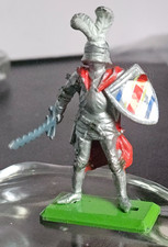 KNIGHT W/SWORD, SHIELD. KNIGHTS TURKS. 1971 BRITAINS DEETAIL. MADE IN ENGLAND