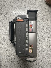 Canon ES8200V 8mm Camcorder 22x Optical Zoom LCD Screen Remote AV Cables Bag