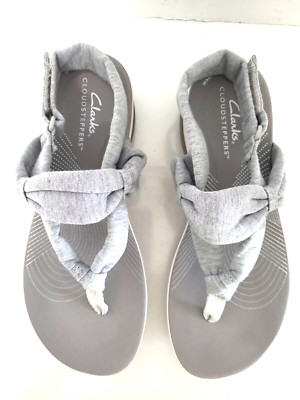 Clarks Cloudsteppers size 5.5 M Sandals Cushion Soft Flip Flop Gray w/back strap