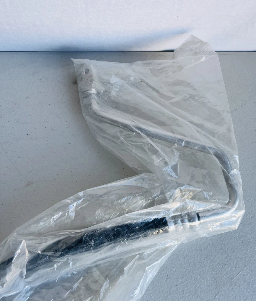 丰田 4Runner 2010 - 2021 年空调放气软管 88703-60230 正品原始设备制造商 全新 — 第 2/4 张图片