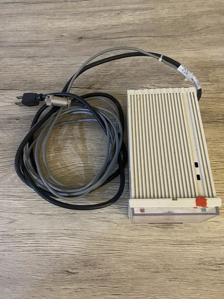 Varian Convectorr GA Vacuum Gauge Controller L9104-303 115VAC 60 Hz With CABLE - Image 3 of 4