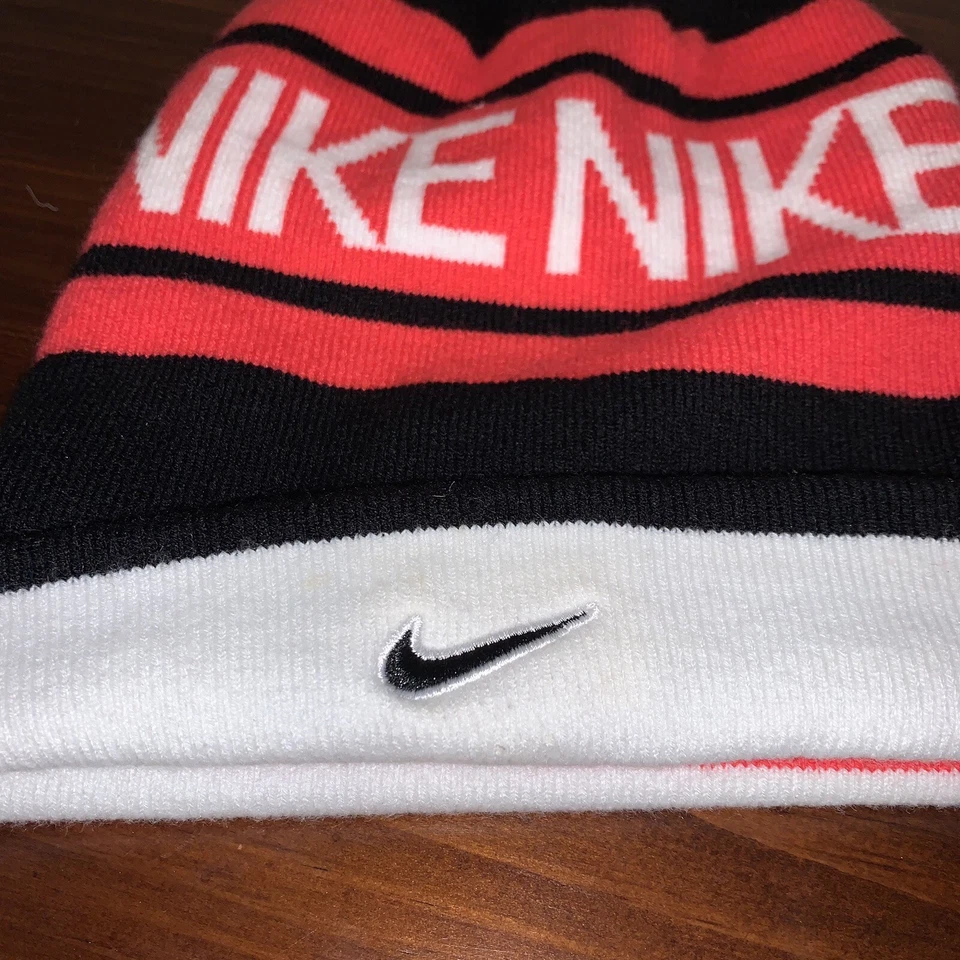 ВИНТАЖНЫЙ Nike с манжетами Pom Pom Beanie черный красный один размер хлопок открытый бегун A1 - Изображение 2 из 4